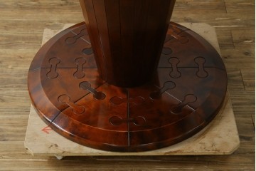 中古　美品　星野民藝(星野民芸)　艶やかな木肌と深みある色合いが魅力のラウンドダイニングテーブル　(R-066914)