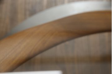 中古　美品　イタリア製　ポラダ(porada)社　INFINITY(インフィニティ)　オブジェのような美しい佇まいに目を奪われるリビングテーブル(センターテーブル、カクテルテーブル、カフェテーブル、コーヒーテーブル、ラウンドテーブル、ガラステーブル)(定価約57万6千円)(R-066915)