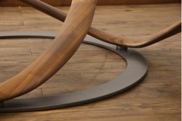 中古　美品　イタリア製　ポラダ(porada)社　INFINITY(インフィニティ)　オブジェのような美しい佇まいに目を奪われるリビングテーブル(センターテーブル、カクテルテーブル、カフェテーブル、コーヒーテーブル、ラウンドテーブル、ガラステーブル)(定価約57万6千円)(R-066915)