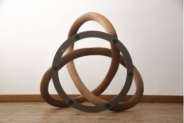中古　美品　イタリア製　ポラダ(porada)社　INFINITY(インフィニティ)　オブジェのような美しい佇まいに目を奪われるリビングテーブル(センターテーブル、カクテルテーブル、カフェテーブル、コーヒーテーブル、ラウンドテーブル、ガラステーブル)(定価約57万6千円)(R-066915)