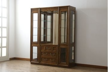 中古　美品　レアな小振りサイズ!!　DREXEL HERITAGE(ドレクセルヘリテイジ)　Grand Villa(グランドヴィラ)　上品な佇まいの照明付きキャビネット(キュリオケース、ガラスケース、ショーケース、食器棚、収納棚、戸棚、飾り棚)(定価約200万円)(R-066916)