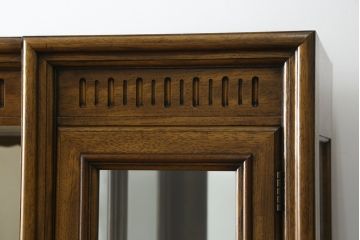 中古　美品　レアな小振りサイズ!!　DREXEL HERITAGE(ドレクセルヘリテイジ)　Grand Villa(グランドヴィラ)　上品な佇まいの照明付きキャビネット(キュリオケース、ガラスケース、ショーケース、食器棚、収納棚、戸棚、飾り棚)(定価約200万円)(R-066916)