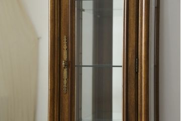 中古　美品　レアな小振りサイズ!!　DREXEL HERITAGE(ドレクセルヘリテイジ)　Grand Villa(グランドヴィラ)　上品な佇まいの照明付きキャビネット(キュリオケース、ガラスケース、ショーケース、食器棚、収納棚、戸棚、飾り棚)(定価約200万円)(R-066916)