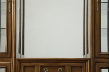 中古　美品　レアな小振りサイズ!!　DREXEL HERITAGE(ドレクセルヘリテイジ)　Grand Villa(グランドヴィラ)　上品な佇まいの照明付きキャビネット(キュリオケース、ガラスケース、ショーケース、食器棚、収納棚、戸棚、飾り棚)(定価約200万円)(R-066916)