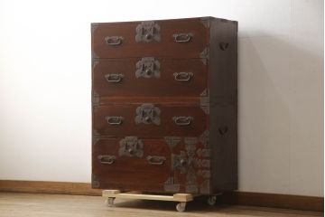和製アンティーク　前面欅(ケヤキ)材　漆塗りの綺麗な庄内箪笥(時代箪笥、重ね箪笥、衣装箪笥、整理たんす、収納タンス、引き出し)(R-066917)