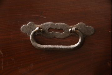 和製アンティーク　前面欅(ケヤキ)材　漆塗りの綺麗な庄内箪笥(時代箪笥、重ね箪笥、衣装箪笥、整理たんす、収納タンス、引き出し)(R-066917)