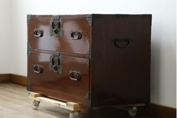 和製アンティーク　前面欅(ケヤキ)材　漆塗りの綺麗な庄内箪笥ローボード　(R-066918)