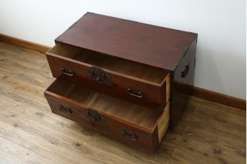 和製アンティーク　前面欅(ケヤキ)材　漆塗りの綺麗な庄内箪笥ローボード　(R-066918)