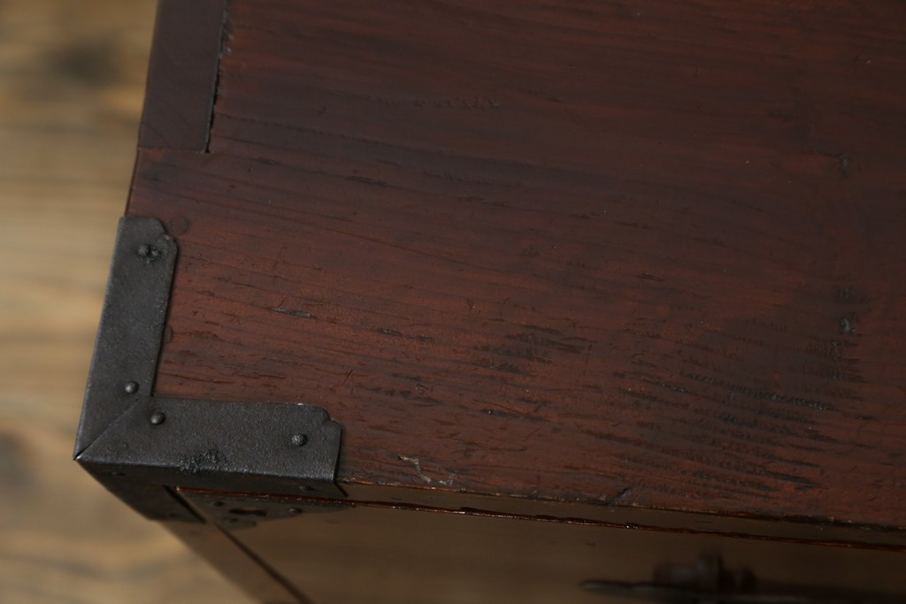 和製アンティーク　前面欅(ケヤキ)材　漆塗りの綺麗な庄内箪笥ローボード　(R-066918)