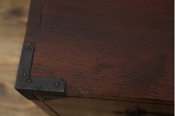 和製アンティーク　前面欅(ケヤキ)材　漆塗りの綺麗な庄内箪笥ローボード　(R-066918)