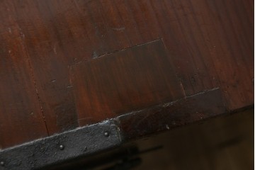 和製アンティーク　前面欅(ケヤキ)材　漆塗りの綺麗な庄内箪笥ローボード　(R-066918)