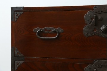 和製アンティーク　前面欅(ケヤキ)材　漆塗りの綺麗な庄内箪笥ローボード　(R-066918)