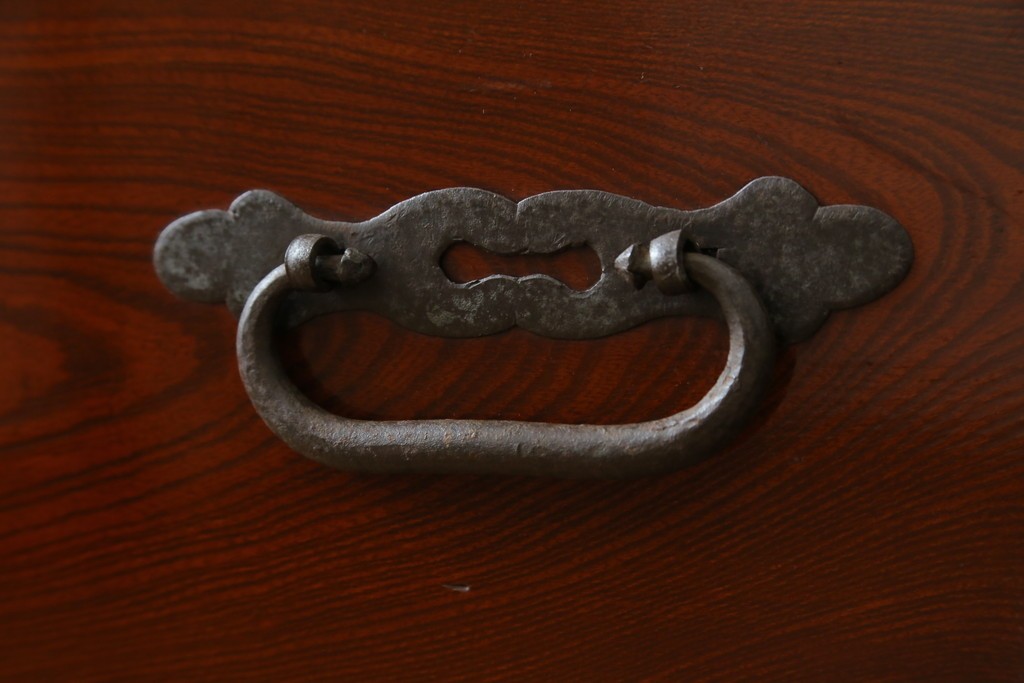 和製アンティーク　前面欅(ケヤキ)材　漆塗りの綺麗な庄内箪笥ローボード　(R-066918)