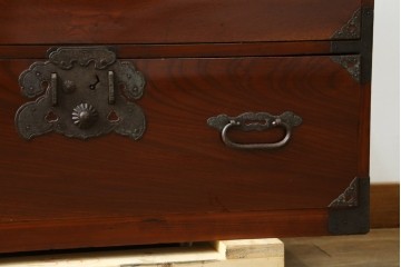 和製アンティーク　前面欅(ケヤキ)材　漆塗りの綺麗な庄内箪笥ローボード　(R-066918)