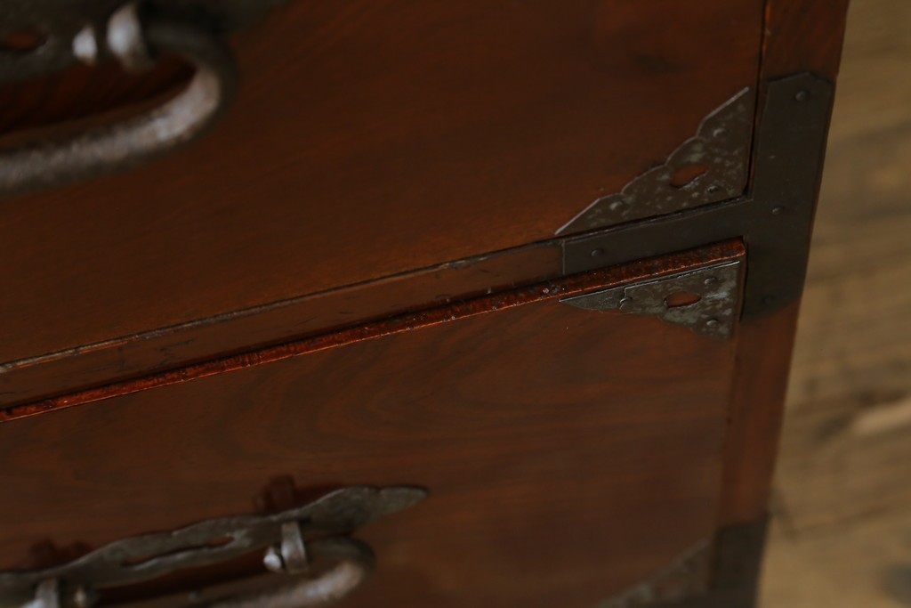 和製アンティーク　前面欅(ケヤキ)材　漆塗りの綺麗な庄内箪笥ローボード　(R-066918)