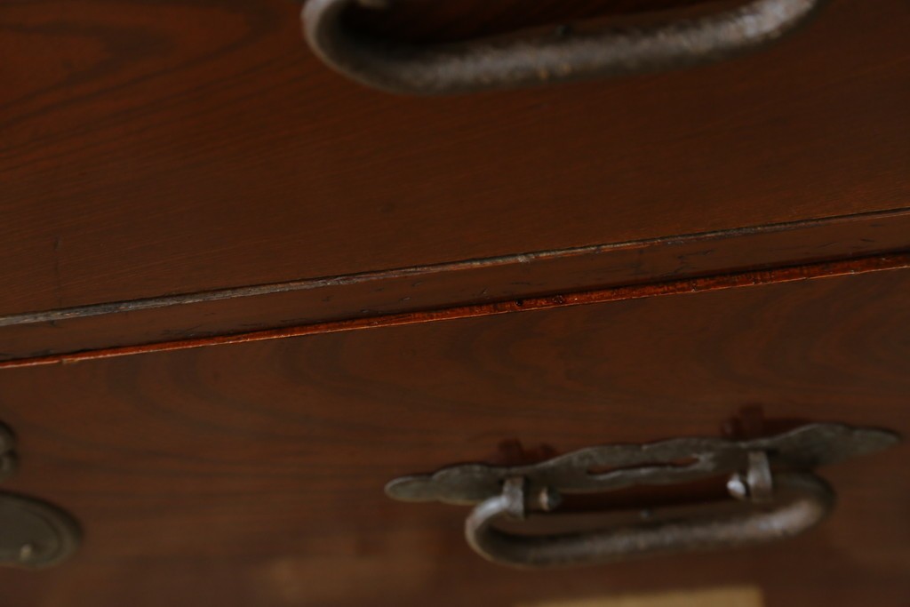 和製アンティーク　前面欅(ケヤキ)材　漆塗りの綺麗な庄内箪笥ローボード　(R-066918)