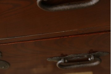 和製アンティーク　前面欅(ケヤキ)材　漆塗りの綺麗な庄内箪笥ローボード　(R-066918)