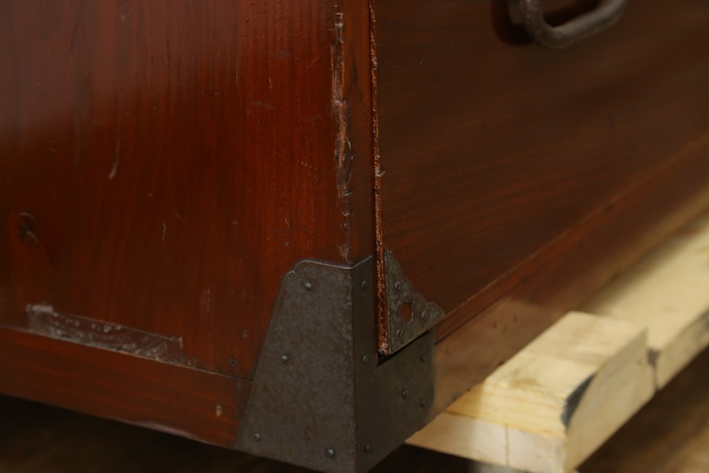 和製アンティーク　前面欅(ケヤキ)材　漆塗りの綺麗な庄内箪笥ローボード　(R-066918)