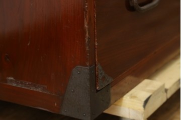 和製アンティーク　前面欅(ケヤキ)材　漆塗りの綺麗な庄内箪笥ローボード　(R-066918)