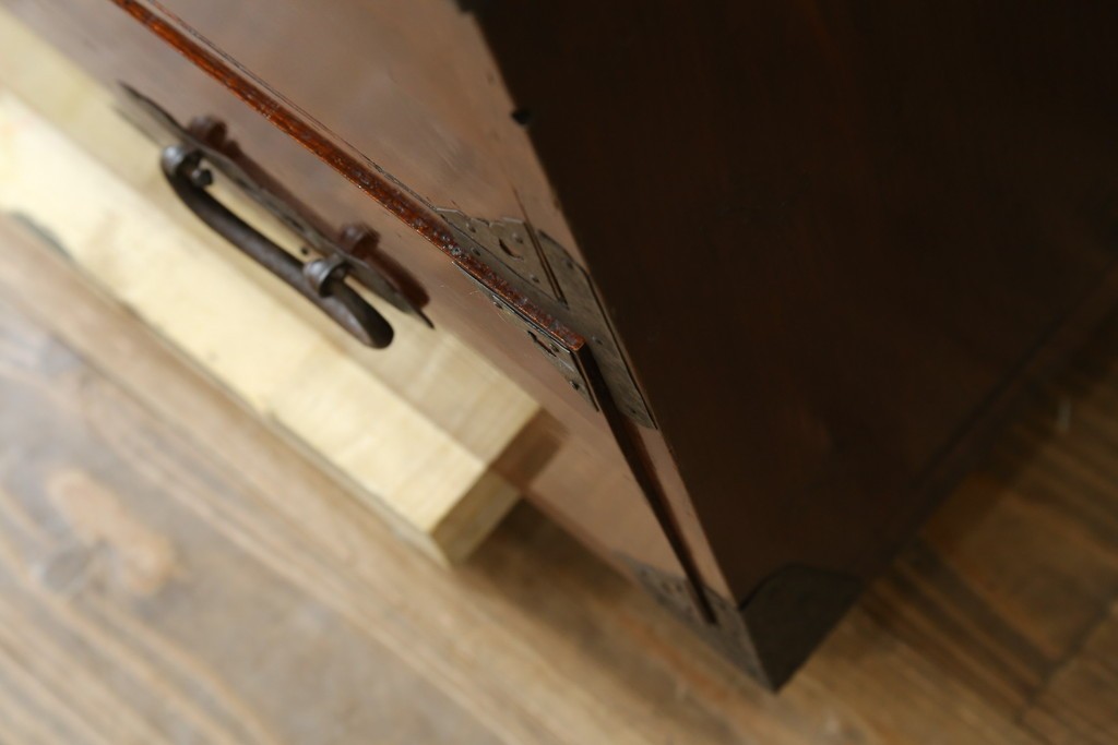 和製アンティーク　前面欅(ケヤキ)材　漆塗りの綺麗な庄内箪笥ローボード　(R-066918)