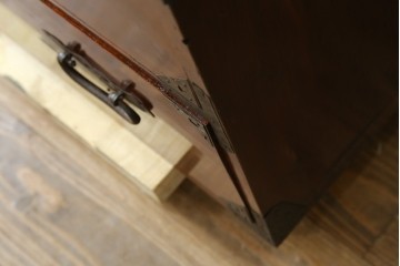 和製アンティーク　前面欅(ケヤキ)材　漆塗りの綺麗な庄内箪笥ローボード　(R-066918)