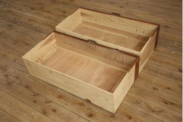 和製アンティーク　前面欅(ケヤキ)材　漆塗りの綺麗な庄内箪笥ローボード(時代箪笥、収納タンス、引き出し、ローチェスト、テレビ台、テレビボード)(R-066918)