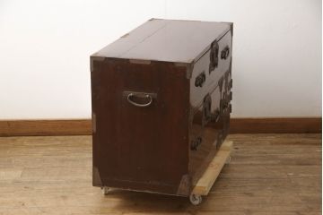 和製アンティーク　前面欅(ケヤキ)材　漆塗りの綺麗な庄内箪笥ローボード(時代箪笥、収納タンス、引き出し、ローチェスト、テレビ台、テレビボード)(R-066919)