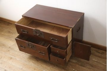 和製アンティーク　前面欅(ケヤキ)材　漆塗りの綺麗な庄内箪笥ローボード(時代箪笥、収納タンス、引き出し、ローチェスト、テレビ台、テレビボード)(R-066919)