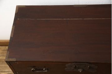 和製アンティーク　前面欅(ケヤキ)材　漆塗りの綺麗な庄内箪笥ローボード(時代箪笥、収納タンス、引き出し、ローチェスト、テレビ台、テレビボード)(R-066919)