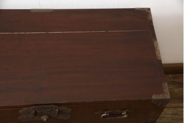 和製アンティーク　前面欅(ケヤキ)材　漆塗りの綺麗な庄内箪笥ローボード(時代箪笥、収納タンス、引き出し、ローチェスト、テレビ台、テレビボード)(R-066919)