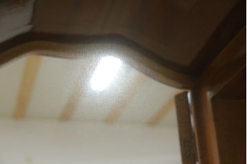 中古　高級イタリア家具　繊細で優美な彫刻入りのロココ調アンティーク風キャビネット(キュリオケース、ガラスケース、ショーケース、飾り棚、店舗什器)(定価約90万円)(R-066920)