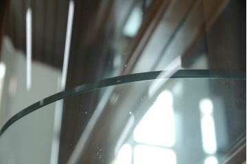 中古　高級イタリア家具　繊細で優美な彫刻入りのロココ調アンティーク風キャビネット(キュリオケース、ガラスケース、ショーケース、飾り棚、店舗什器)(定価約90万円)(R-066920)