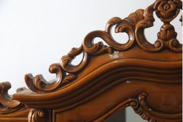 中古　高級イタリア家具　繊細で優美な彫刻入りのロココ調アンティーク風キャビネット(キュリオケース、ガラスケース、ショーケース、飾り棚、店舗什器)(定価約90万円)(R-066920)