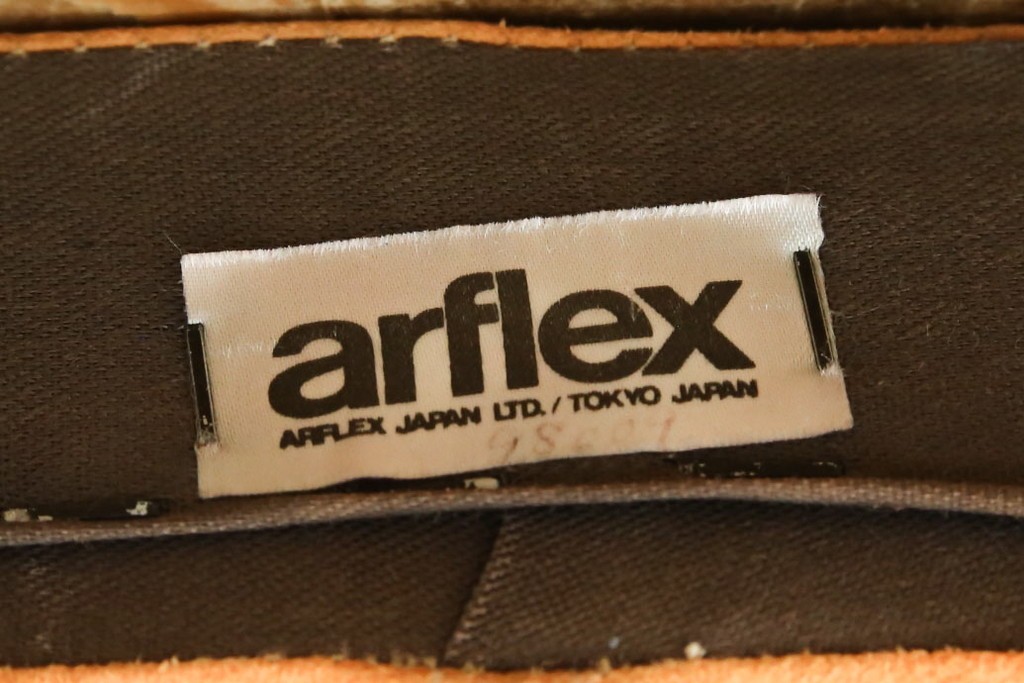 中古　arflex(アルフレックス)　MINI TONDA(ミニトンダ) モダンなデザインがお洒落!!丸い取っ手がアクセントの1人掛けソファ　(R-066921)