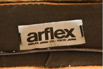 中古　arflex(アルフレックス)　MINI TONDA(ミニトンダ) モダンなデザインがお洒落!!丸い取っ手がアクセントの1人掛けソファ　(R-066921)