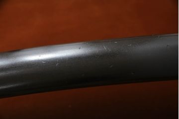 中古　松本民芸家具　#300型　レトロな雰囲気を醸し出す曲肘布張イス(1人掛けソファ、一人掛けソファ、アームチェア、椅子、イス)(定価約25万3千円)(R-066940)