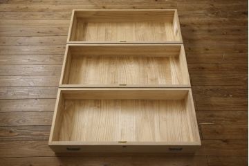 中古　凛とした佇まいが魅力の加茂総桐箪笥(四方丸、胴厚、総桐たんす、和タンス、衣装箪笥、着物箪笥、引き出し)(定価約160万円)(R-066942)