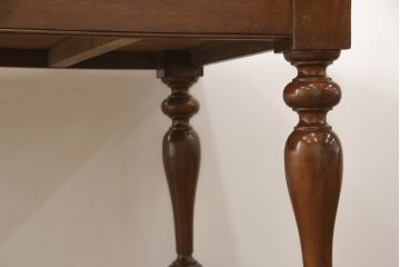 イギリスアンティーク　希少!!　マホガニー材　挽き物加工の脚がお洒落!!両面上開きのガラスケース(ショーケース、ディスプレイケース、キャビネット、陳列棚、店舗什器、コレクションケース、英国)(R-066943)