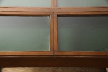 イギリスアンティーク　希少!!　マホガニー材　挽き物加工の脚がお洒落!!両面上開きのガラスケース(ショーケース、ディスプレイケース、キャビネット、陳列棚、店舗什器、コレクションケース、英国)(R-066943)