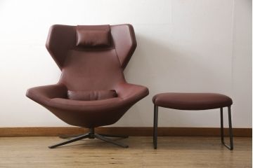 中古　美品　B&B Italia　Jeffrey Bernett(ジェフリー・バーネット)　Metropolitan'14(メトロポリタン)　 ARMCHAIRS(Steel base frame)　本革(レザー)　クールなモダンデザインがお洒落なアームチェア&オットマンのセット(1人掛けソファ、一人掛けソファ、回転椅子、回転イス、ラウンジチェア、フットスツール)(R-066946)