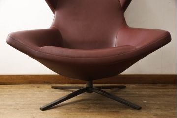 中古　美品　B&B Italia　Jeffrey Bernett(ジェフリー・バーネット)　Metropolitan'14(メトロポリタン)　 ARMCHAIRS(Steel base frame)　本革(レザー)　クールなモダンデザインがお洒落なアームチェア&オットマンのセット(1人掛けソファ、一人掛けソファ、回転椅子、回転イス、ラウンジチェア、フットスツール)(R-066946)