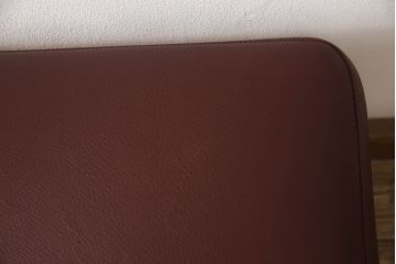 中古　美品　B&B Italia　Jeffrey Bernett(ジェフリー・バーネット)　Metropolitan'14(メトロポリタン)　 ARMCHAIRS(Steel base frame)　本革(レザー)　クールなモダンデザインがお洒落なアームチェア&オットマンのセット(1人掛けソファ、一人掛けソファ、回転椅子、回転イス、ラウンジチェア、フットスツール)(R-066946)