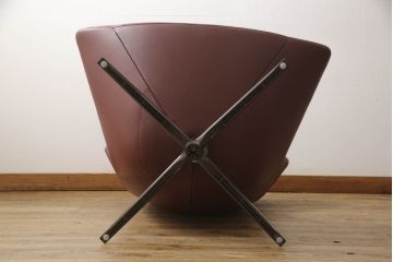 中古　美品　B&B Italia　Jeffrey Bernett(ジェフリー・バーネット)　Metropolitan'14(メトロポリタン)　 ARMCHAIRS(Steel base frame)　本革(レザー)　クールなモダンデザインがお洒落なアームチェア&オットマンのセット(1人掛けソファ、一人掛けソファ、回転椅子、回転イス、ラウンジチェア、フットスツール)(R-066951)