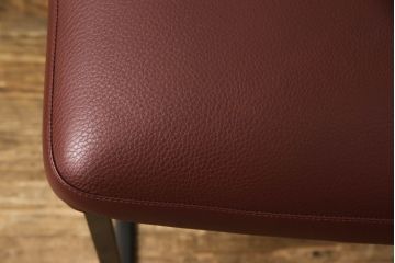 中古　美品　B&B Italia　Jeffrey Bernett(ジェフリー・バーネット)　Metropolitan'14(メトロポリタン)　 ARMCHAIRS(Steel base frame)　本革(レザー)　クールなモダンデザインがお洒落なアームチェア&オットマンのセット(1人掛けソファ、一人掛けソファ、回転椅子、回転イス、ラウンジチェア、フットスツール)(R-066951)