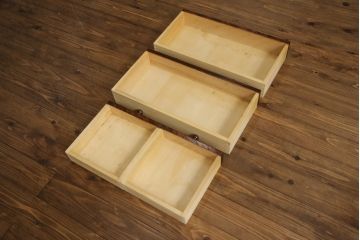 和製ビンテージ　九州民芸家具　カバ材(樺材)　上品さと高級感漂う佇まいが魅力の薄型サイドボード(サイドキャビネット、収納棚、戸棚、飾り棚、ヴィンテージ)(R-066970)