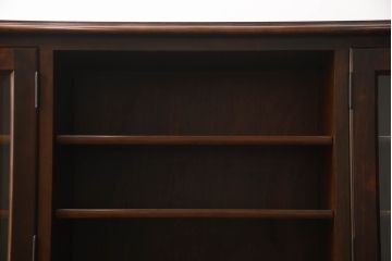 和製ビンテージ　九州民芸家具　カバ材(樺材)　上品さと高級感漂う佇まいが魅力の薄型サイドボード(サイドキャビネット、収納棚、戸棚、飾り棚、ヴィンテージ)(R-066970)