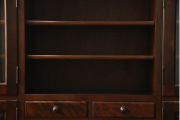 和製ビンテージ　九州民芸家具　カバ材(樺材)　上品さと高級感漂う佇まいが魅力の薄型サイドボード(サイドキャビネット、収納棚、戸棚、飾り棚、ヴィンテージ)(R-066970)
