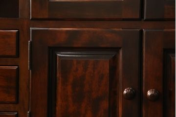和製ビンテージ　九州民芸家具　カバ材(樺材)　上品さと高級感漂う佇まいが魅力の薄型サイドボード(サイドキャビネット、収納棚、戸棚、飾り棚、ヴィンテージ)(R-066970)