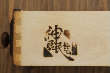 中古　神居民芸家具　クラシカルな佇まいが魅力的なビューローブックケース&スツールのセット(簿記机、ライティングビューロー、ワークデスク、在宅用、在宅ワーク用、本箱、収納棚、戸棚、キャビネット)(R-066974)