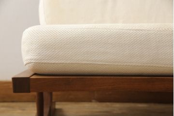 中古　ジョージナカシマ　CN109　CONOID CUSHION　洗練された佇まいがモダンな空間を盛り上げるコノイドクッションチェア(ジョージ・ナカシマ、リラックスチェア、一人掛けソファ、1Pソファ、椅子、イス)(定価567,600円)(R-066975)